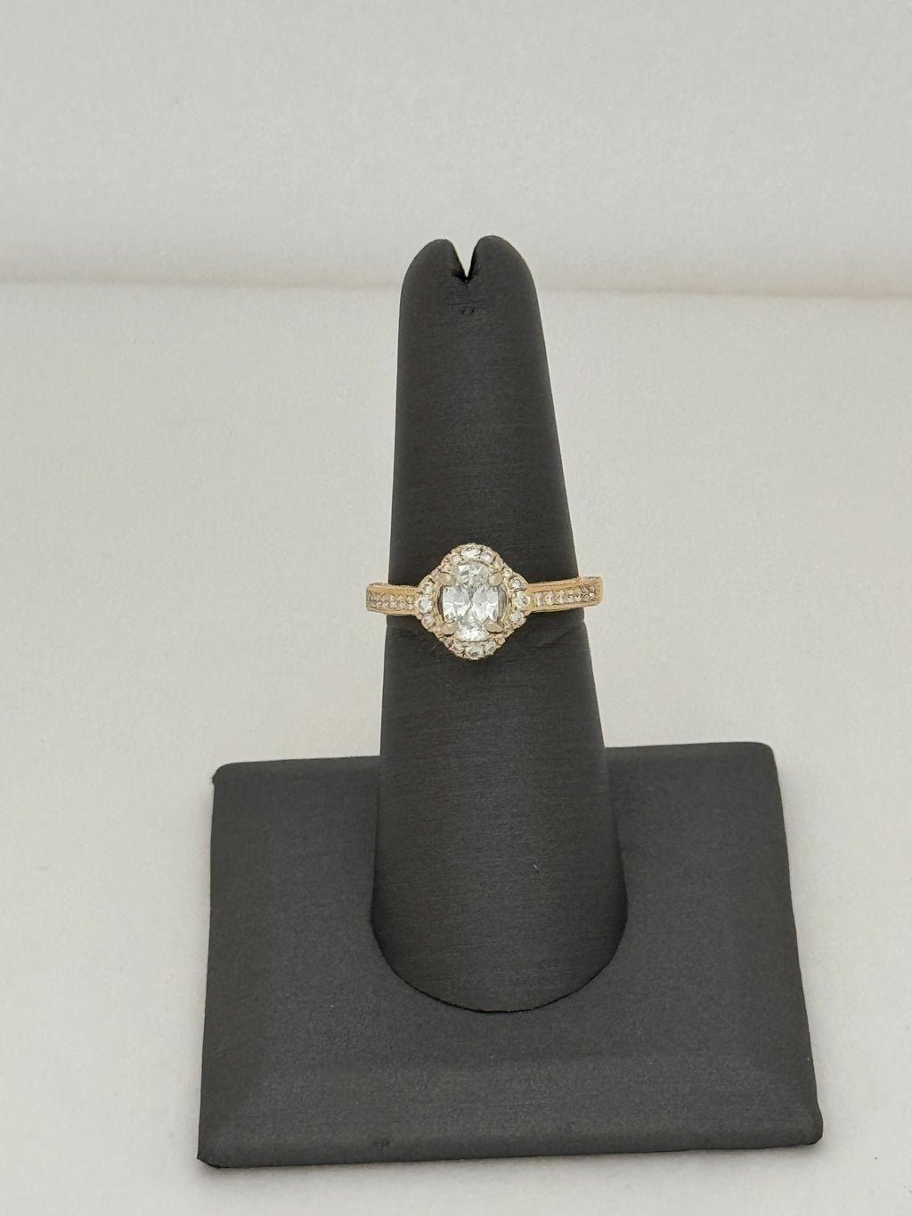 14K Yellow Gold 0.61 Ct IGI Certified Oval Natural Diamond Halo Engagement Ring with 0.34 CTW Band