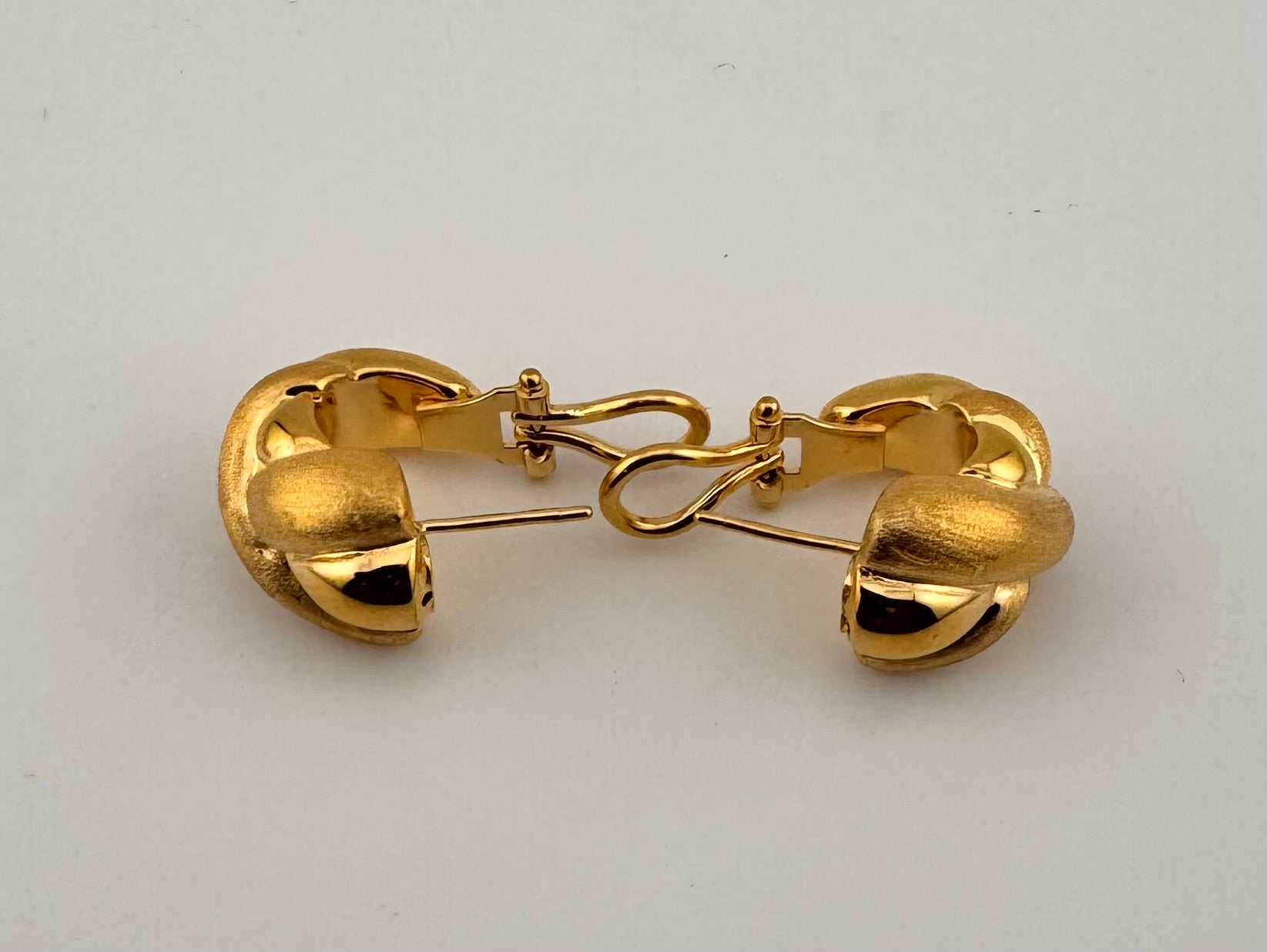 18K Yellow Gold Twisted J-Hoop Earrings | Brushed & High-Polish Omega Back