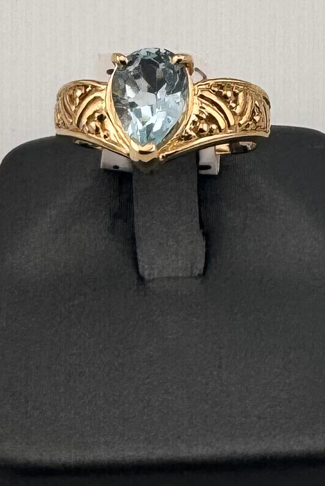 10K Yellow Gold Pear Aquamarine V-Band Engraved Ring