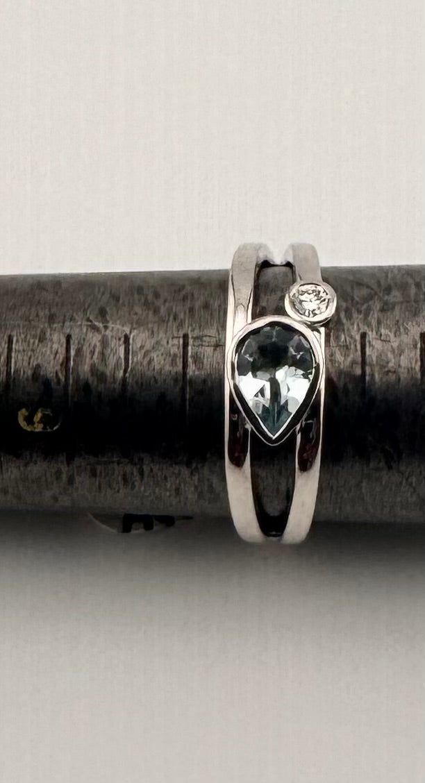 10K White Gold Pear Aquamarine & Diamond Minimalist Ring