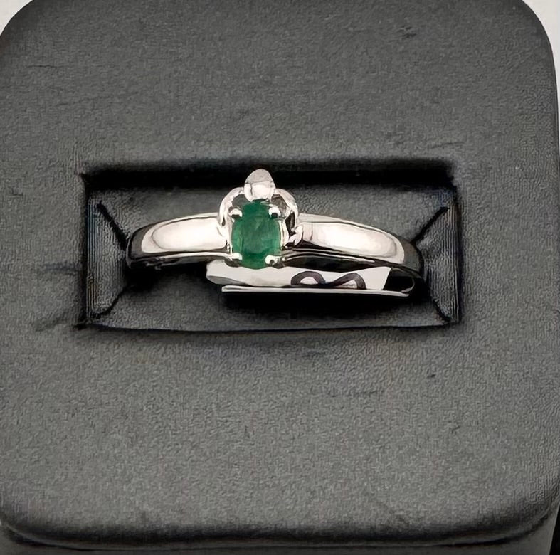 14K White Gold Oval Emerald Solitaire Ring | .18 ct