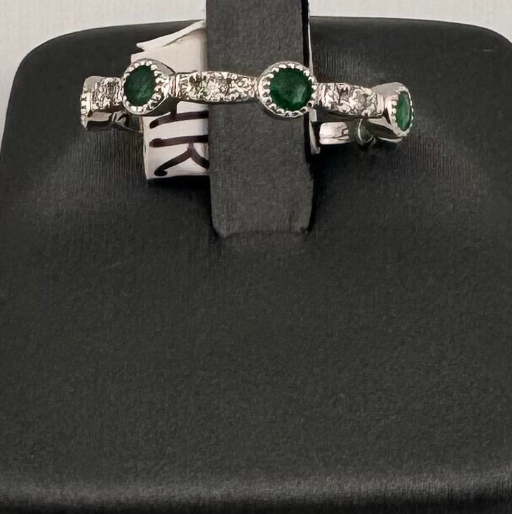 14K White Gold Emerald & Diamond Band Ring
